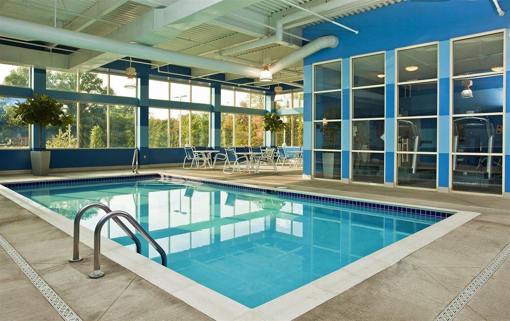 Holiday Inn Express Columbus Airport Easton Exterior foto