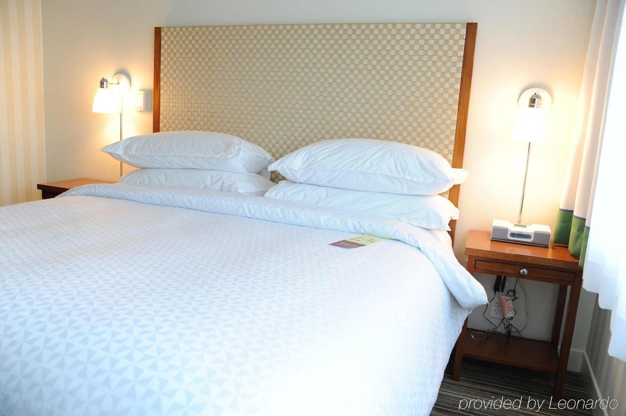 Holiday Inn Express Columbus Airport Easton Quarto foto